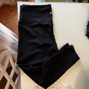 Lululemon sz 14 Wunder Train 28”